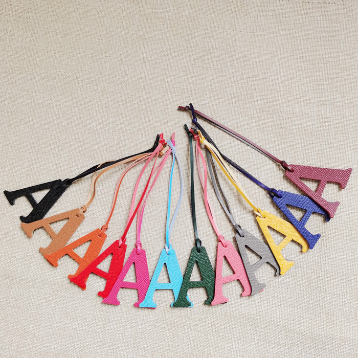 English Letter A B C D E F G A - Monogram Keychain Leather recensione e prezzo
