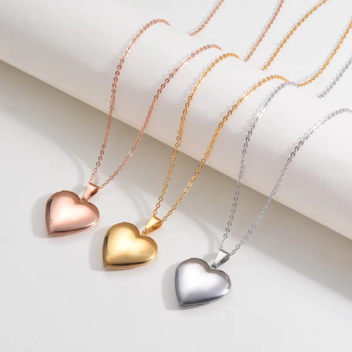Custom Personalized Heart Birt - Birth Flower Necklace recensione e prezzo